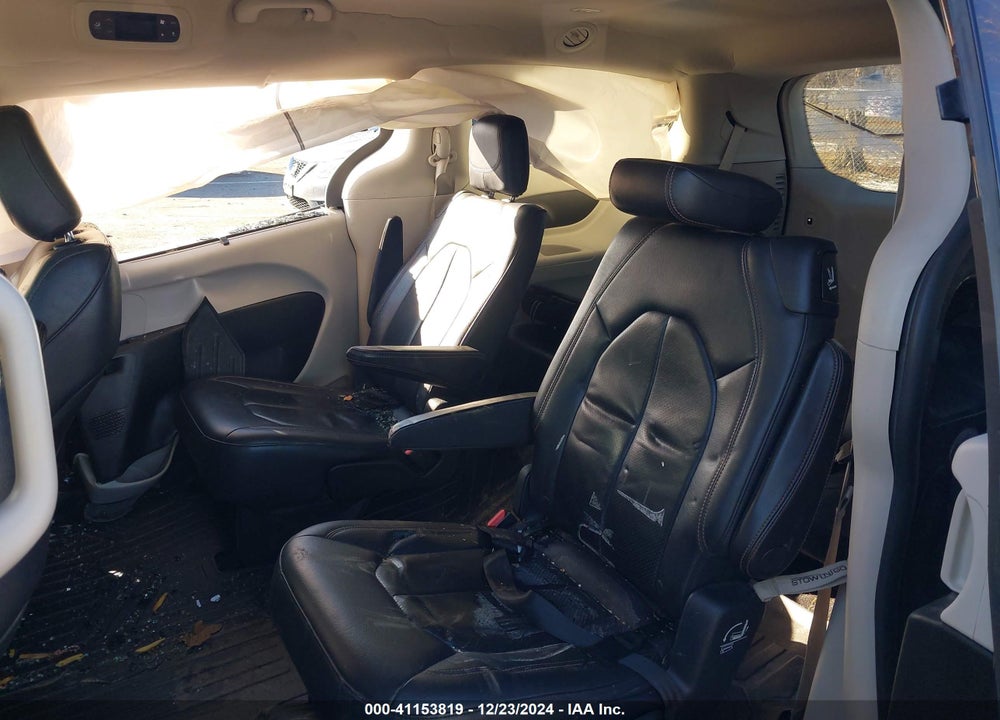 2018 CHRYSLER PACIFICA TOURING L VIN: 2C4RC1BG2JR119707