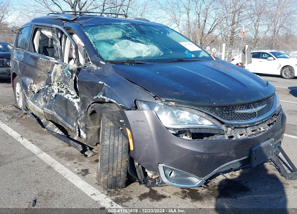 2018 CHRYSLER PACIFICA TOURING L VIN: 2C4RC1BG2JR119707