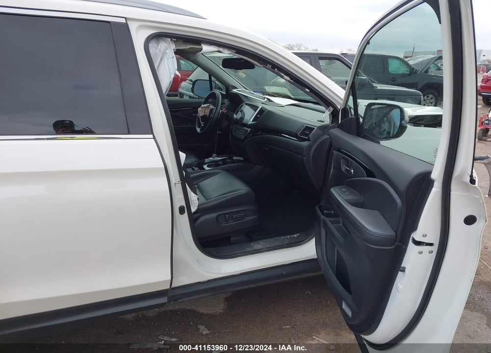 2017 HONDA PILOT VIN: 5FNYF6H04HB068789
