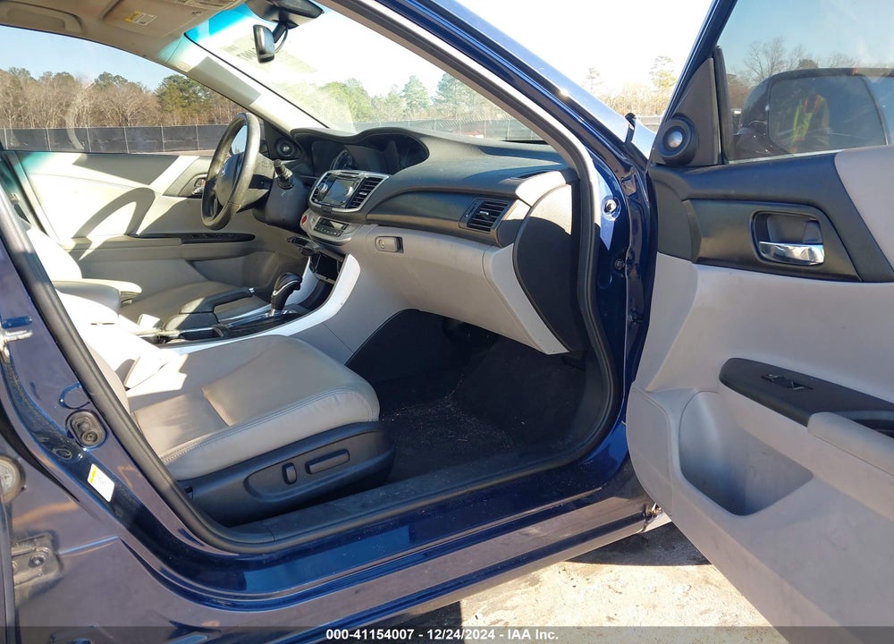 2015 HONDA ACCORD VIN: 1HGCR2F83FA073637
