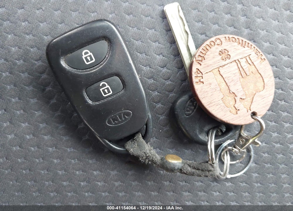2013 KIA SORENTO LX VIN: 5XYKT3A68DG368186