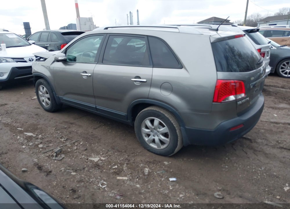 2013 KIA SORENTO LX VIN: 5XYKT3A68DG368186