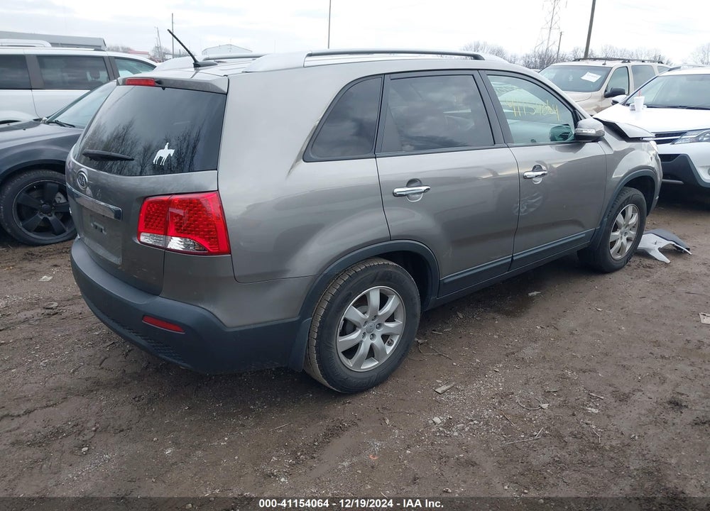 2013 KIA SORENTO LX VIN: 5XYKT3A68DG368186