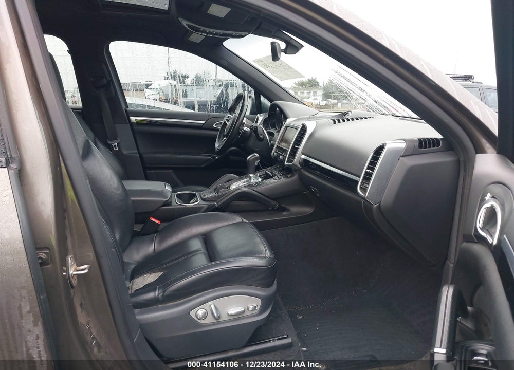 2016 PORSCHE CAYENNE VIN: WP1AA2A25GLA00869