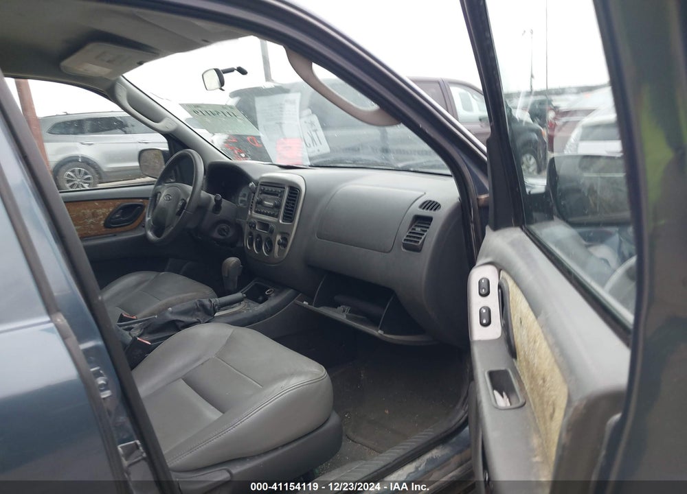 2005 FORD ESCAPE XLT VIN: 1FMCU03105KA23842