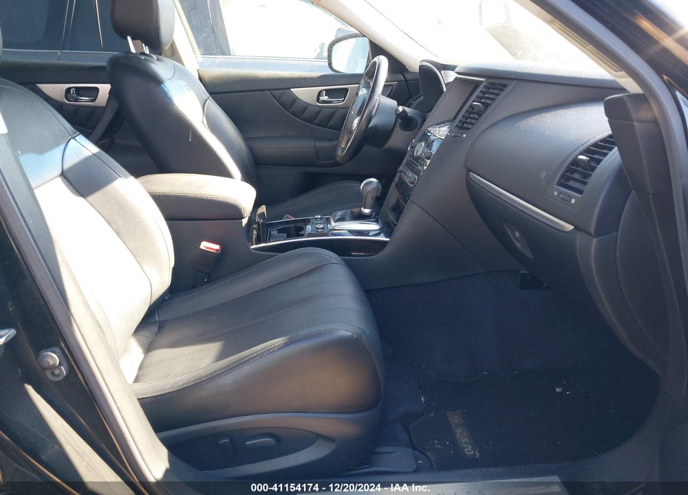 2014 INFINITI QX70 VIN: JN8CS1MU6EM451979