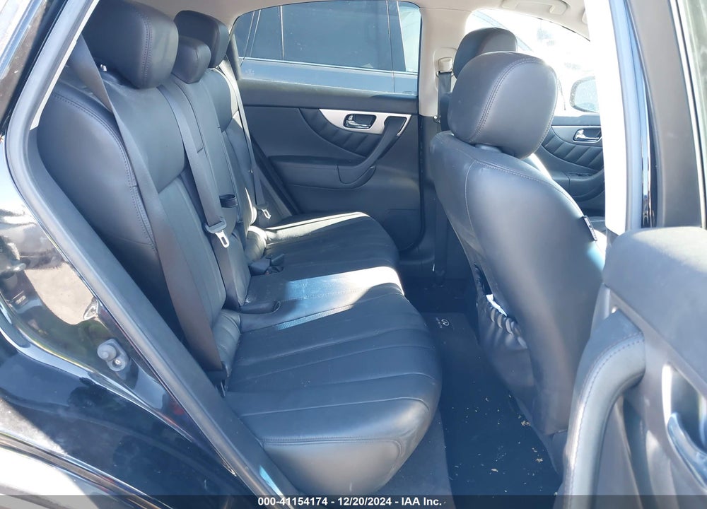 2014 INFINITI QX70 VIN: JN8CS1MU6EM451979