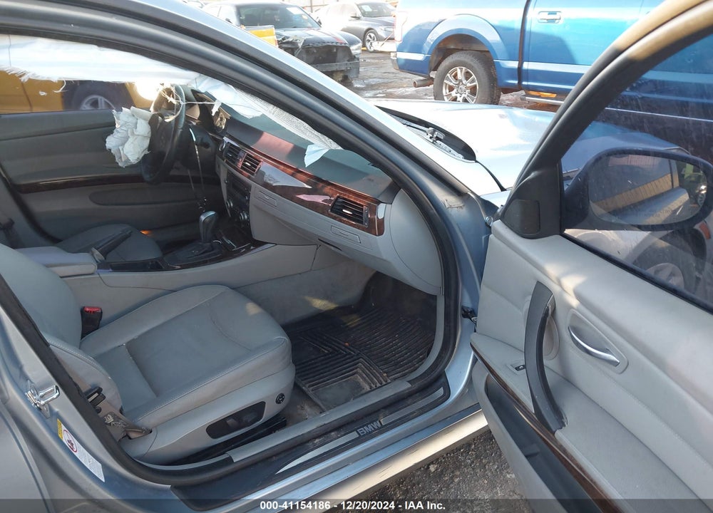 2009 BMW 328I VIN: WBAPH77599NM27661