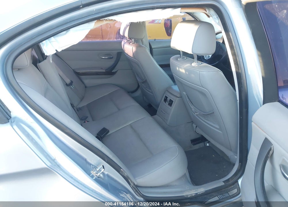 2009 BMW 328I VIN: WBAPH77599NM27661