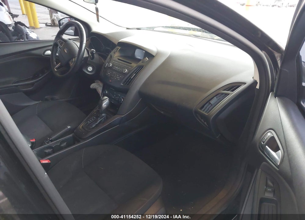 2015 FORD FOCUS VIN: 1FADP3K27FL261572