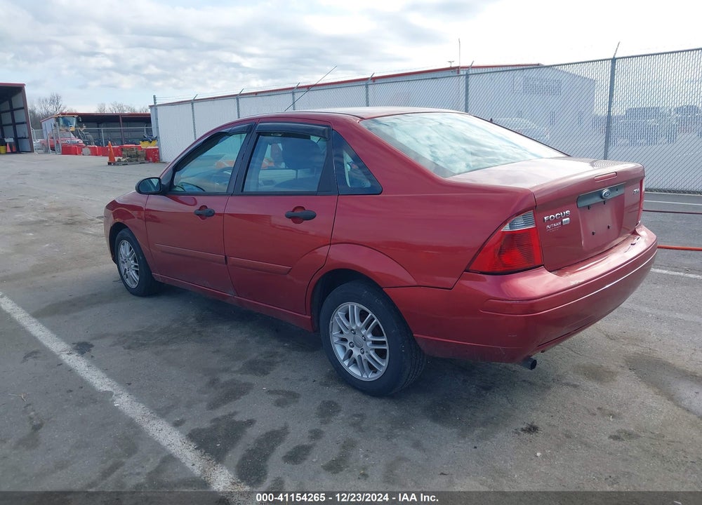 2005 FORD FOCUS ZX4 VIN: 1FAFP34N05W186288