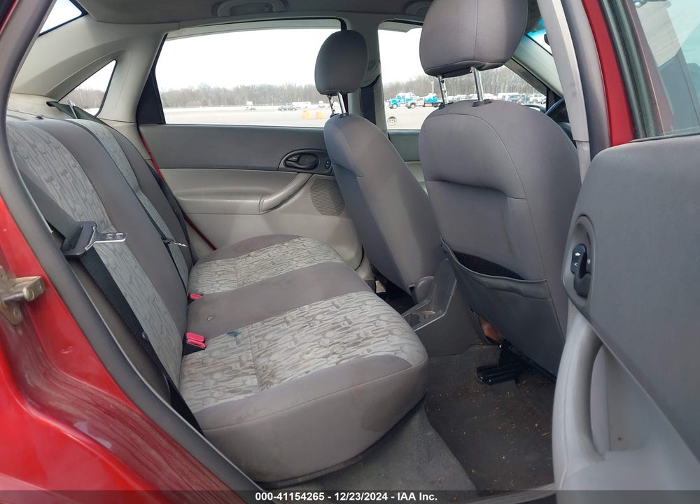 2005 FORD FOCUS ZX4 VIN: 1FAFP34N05W186288