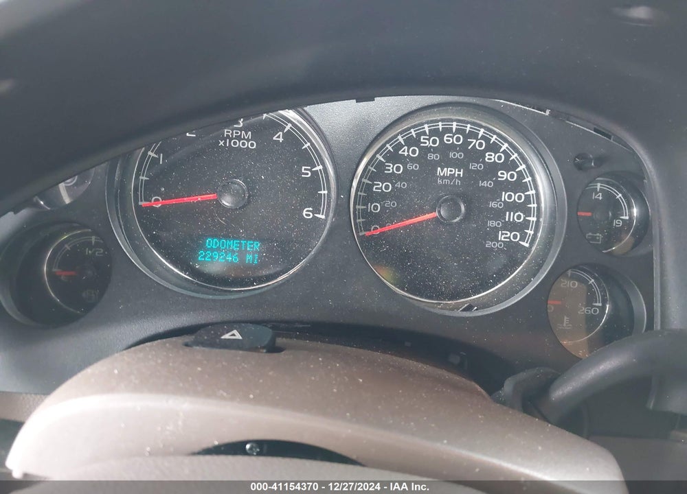 2011 CHEVROLET SUBURBAN 1500 LT1 VIN: 1GNSCJE05BR139092