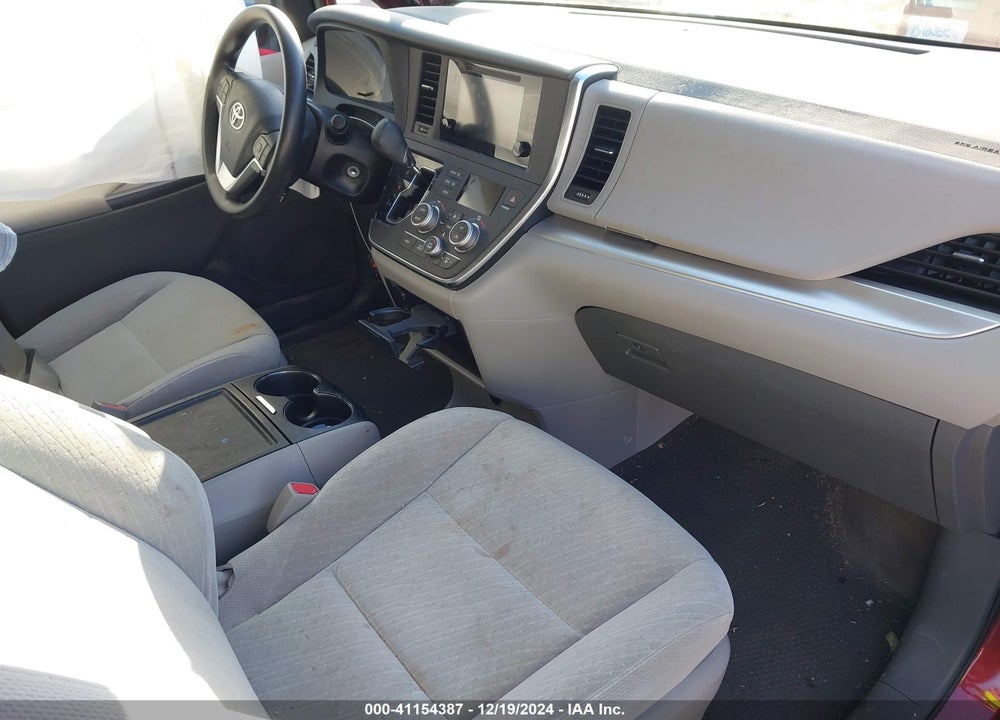 2017 TOYOTA SIENNA VIN: 5TDKZ3DC9HS890902