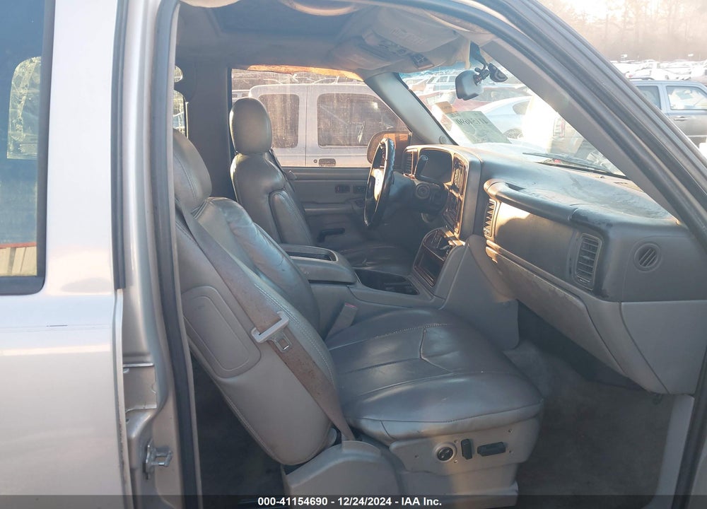 2005 CHEVROLET TAHOE LT VIN: 1GNEC13T75J117897