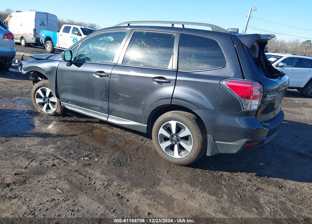 2018 SUBARU FORESTER VIN: JF2SJAGC3JH465761