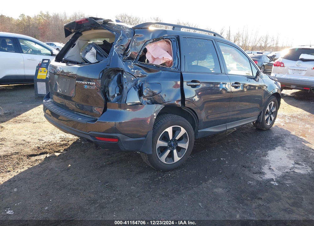 2018 SUBARU FORESTER VIN: JF2SJAGC3JH465761
