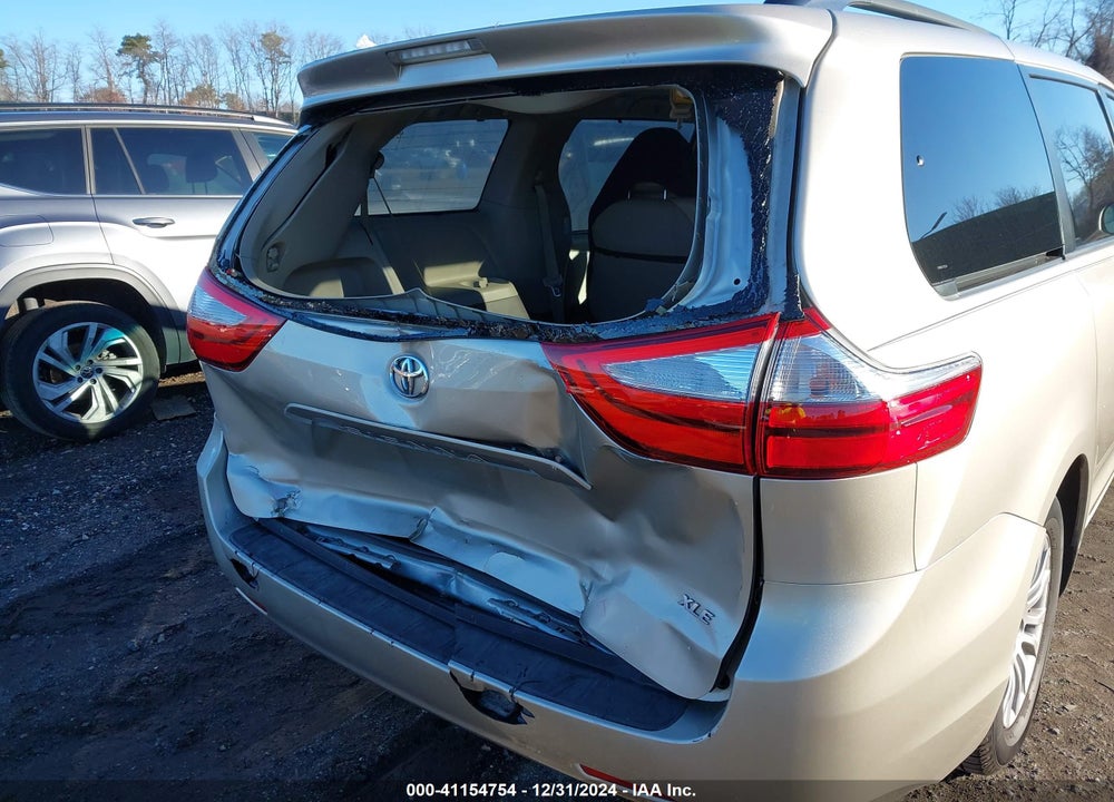 2015 TOYOTA SIENNA XLE 8 PASSENGER VIN: 5TDYK3DC1FS563230