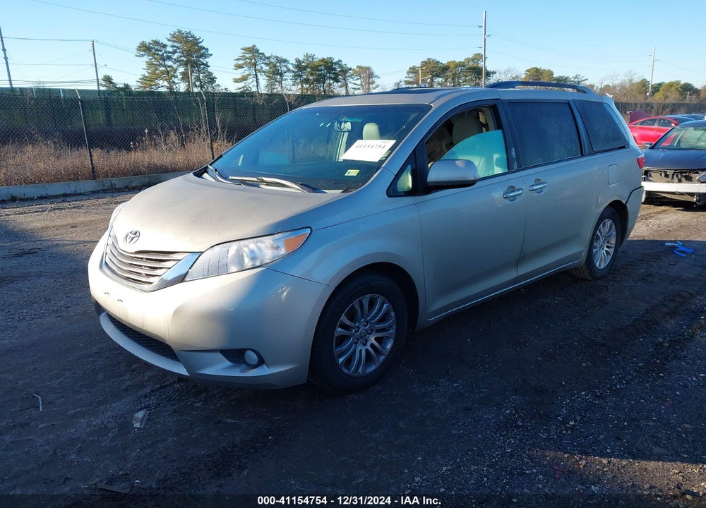 2015 TOYOTA SIENNA XLE 8 PASSENGER VIN: 5TDYK3DC1FS563230