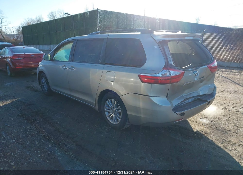 2015 TOYOTA SIENNA XLE 8 PASSENGER VIN: 5TDYK3DC1FS563230