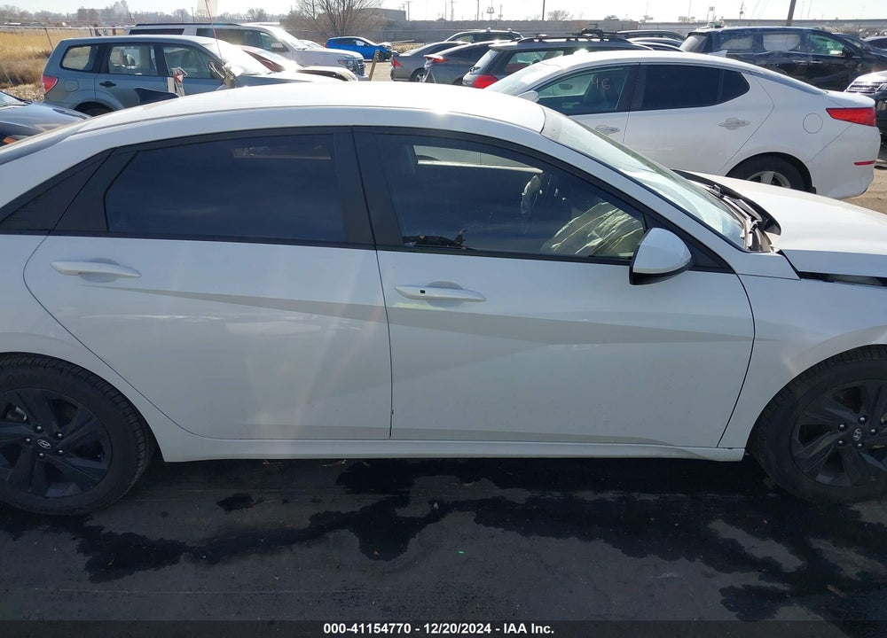 2021 HYUNDAI ELANTRA VIN: 5NPLM4AG8MH001152