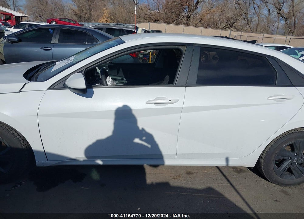 2021 HYUNDAI ELANTRA VIN: 5NPLM4AG8MH001152
