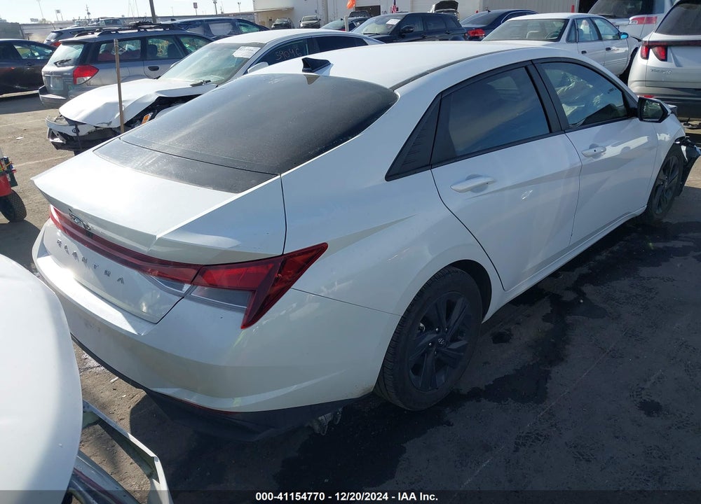 2021 HYUNDAI ELANTRA VIN: 5NPLM4AG8MH001152