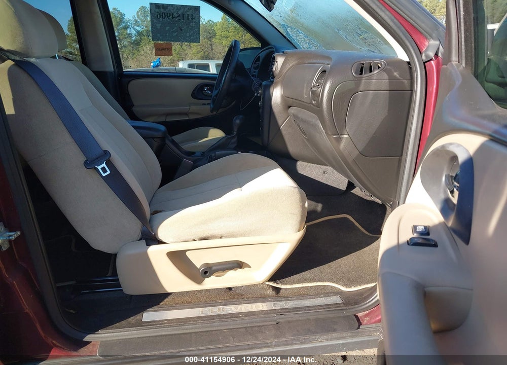 2005 CHEVROLET TRAILBLAZER LS VIN: 1GNDS13S152117099