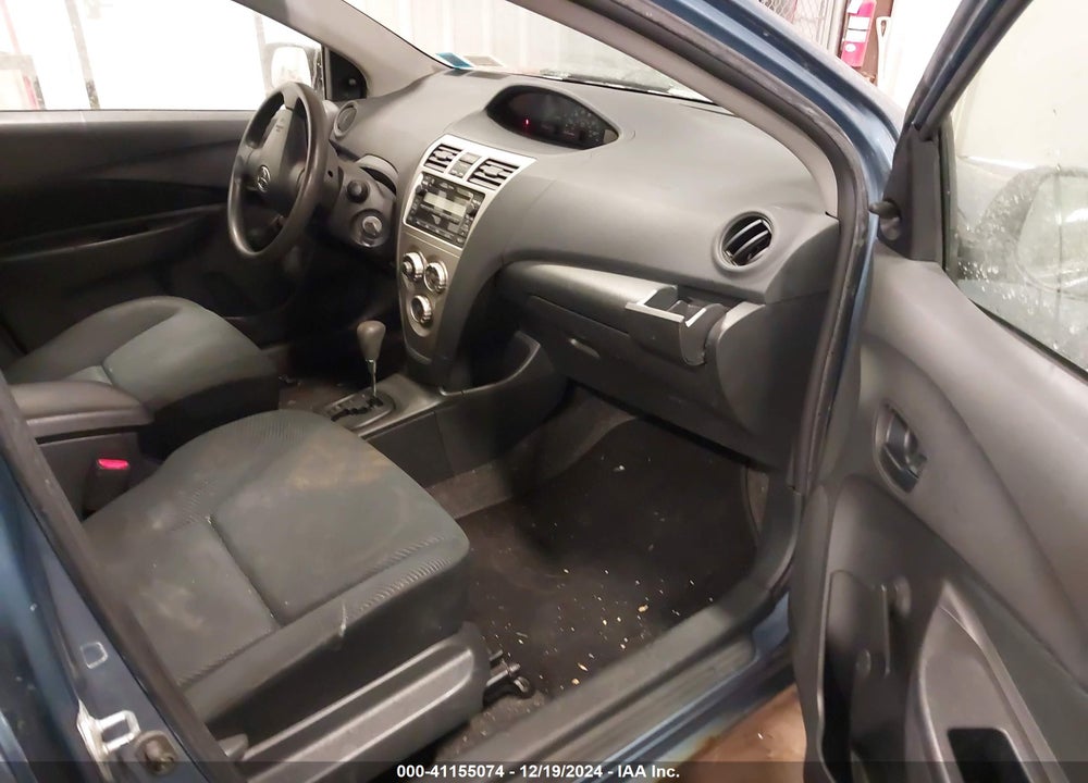 2011 TOYOTA YARIS VIN: JTDBT4K38B4083753