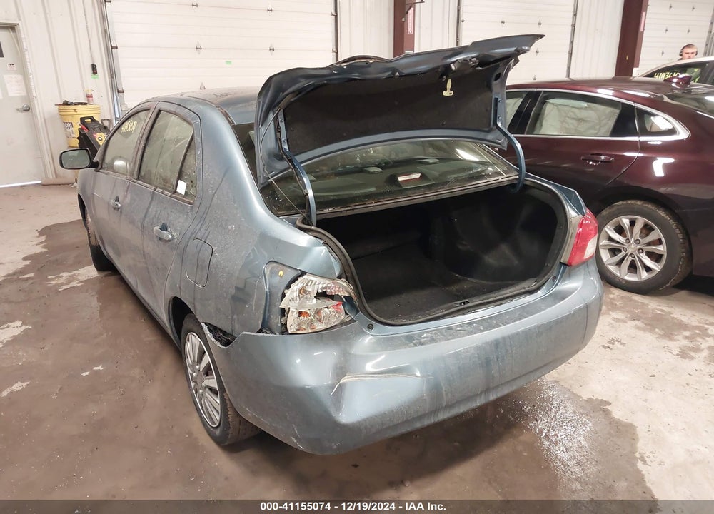 2011 TOYOTA YARIS VIN: JTDBT4K38B4083753