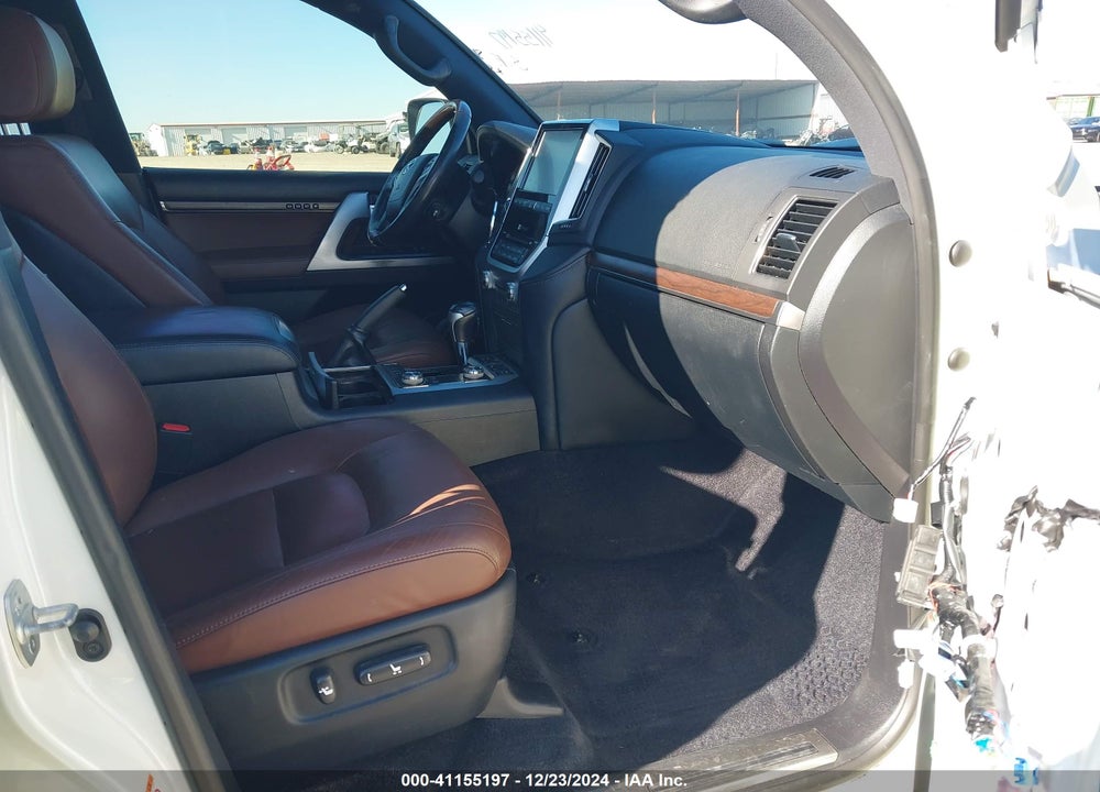 2016 TOYOTA LAND CRUISER V8 VIN: JTMCY7AJ1G4038748