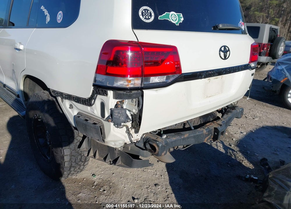 2016 TOYOTA LAND CRUISER V8 VIN: JTMCY7AJ1G4038748