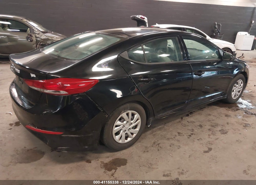 2018 HYUNDAI ELANTRA SE VIN: 5NPD74LF4JH355908