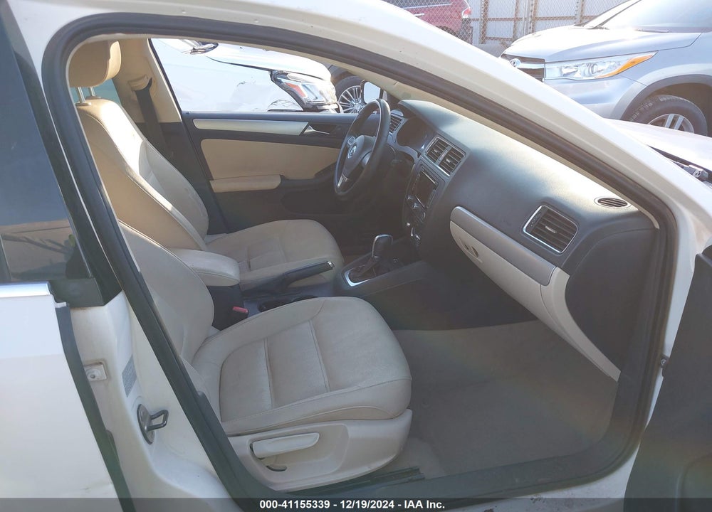 2011 VOLKSWAGEN JETTA VIN: 3VWLX7AJ0BM329352