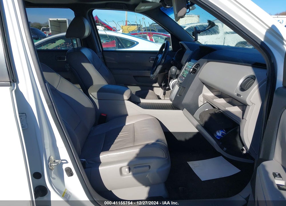 2011 HONDA PILOT EX-L VIN: 5FNYF4H56BB080305