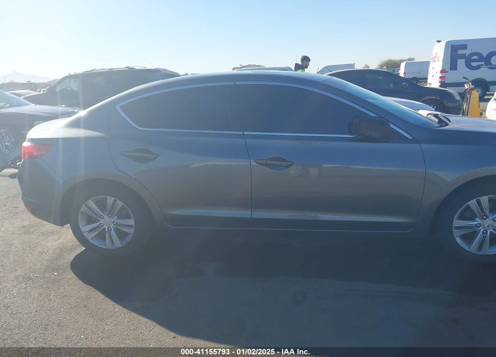 2013 ACURA ILX 2.0L VIN: 19VDE1F30DE022144