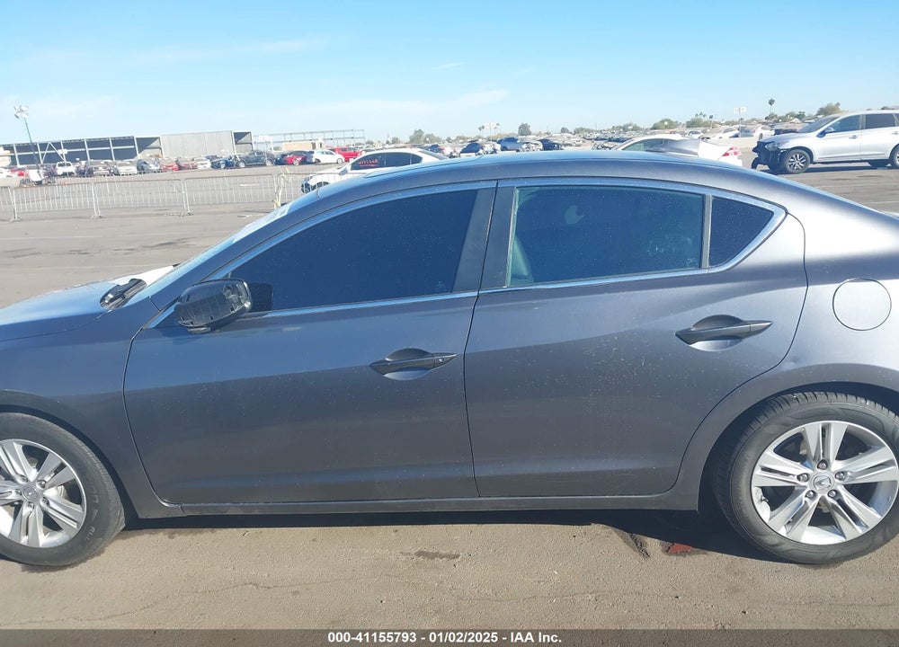 2013 ACURA ILX 2.0L VIN: 19VDE1F30DE022144