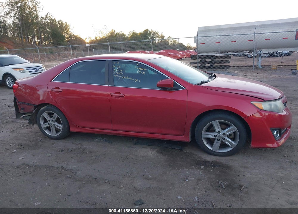 2014 TOYOTA CAMRY SE VIN: 4T1BF1FK4EU740572