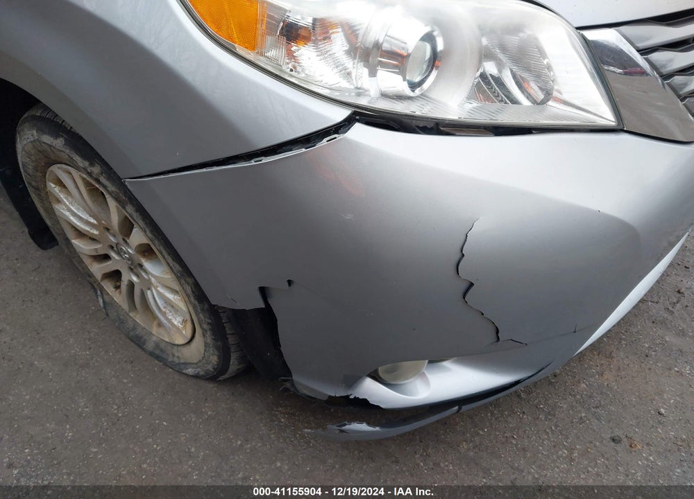 2014 TOYOTA SIENNA XLE V6 8 PASSENGER VIN: 5TDYK3DC8ES442872
