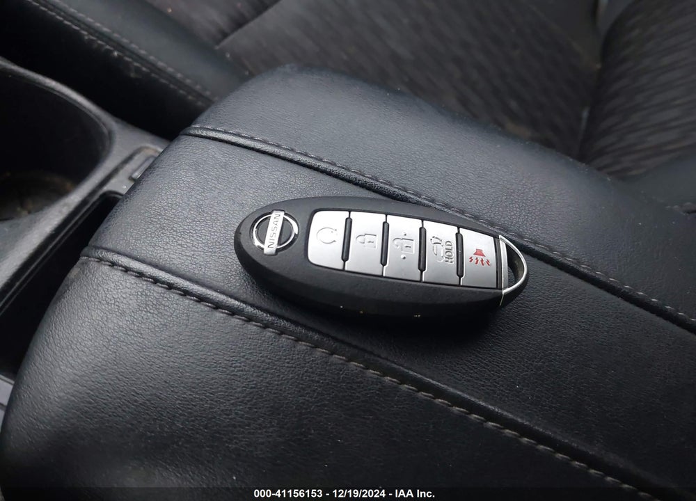 2018 NISSAN ROGUE SV VIN: 5N1AT2MVXJC827173