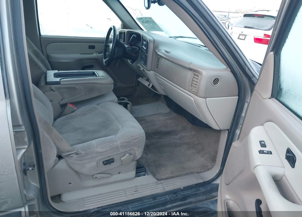 2002 CHEVROLET SUBURBAN 1500 LS VIN: 1GNEC16Z72J136848