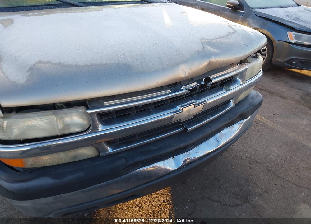2002 CHEVROLET SUBURBAN 1500 LS VIN: 1GNEC16Z72J136848