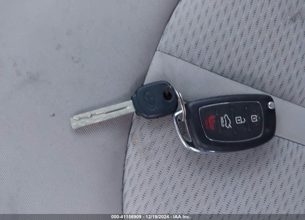 2015 HYUNDAI SONATA SE VIN: 5NPE24AF3FH177535