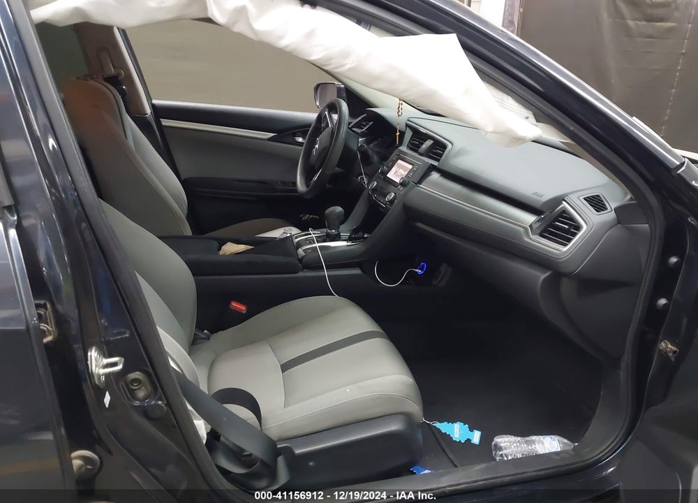 2018 HONDA CIVIC LX VIN: 2HGFC2F52JH579538