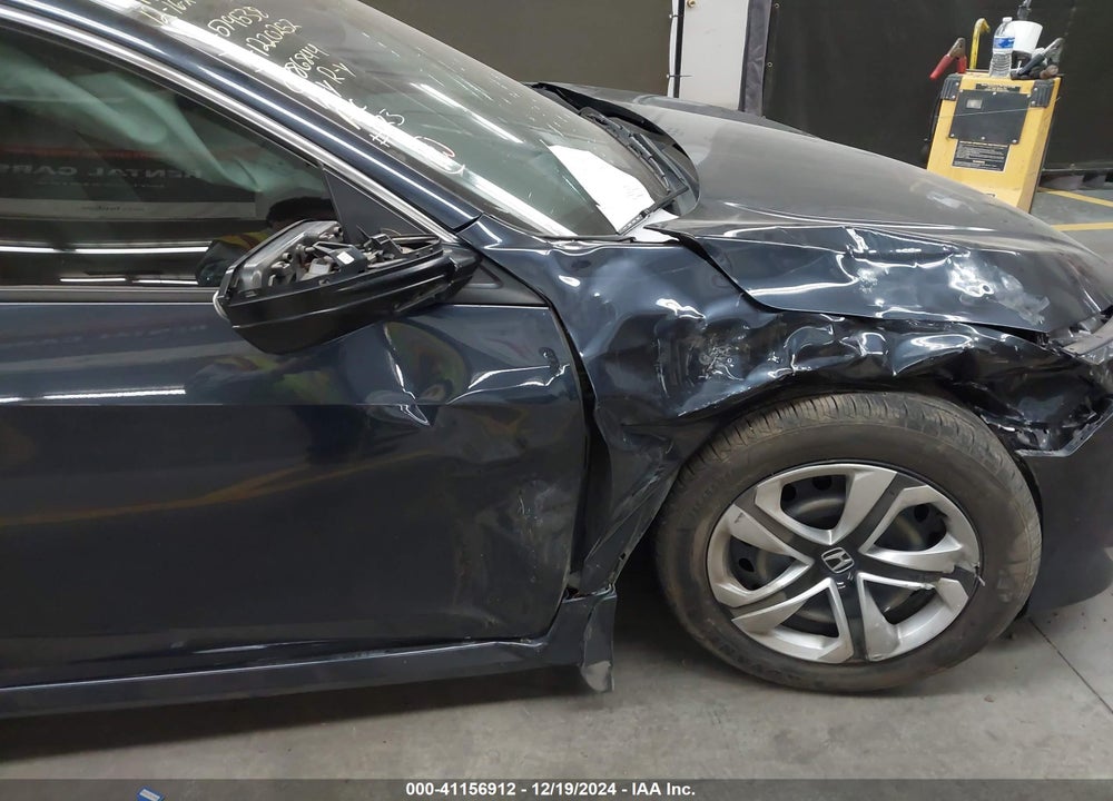2018 HONDA CIVIC LX VIN: 2HGFC2F52JH579538