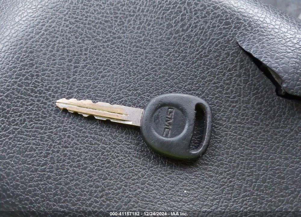 2006 GMC ENVOY XL SLE VIN: 1GKET16S566109642
