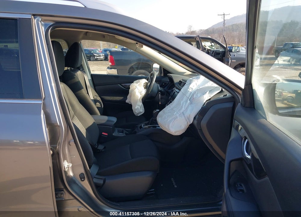 2018 NISSAN ROGUE SV VIN: KNMAT2MV5JP603189