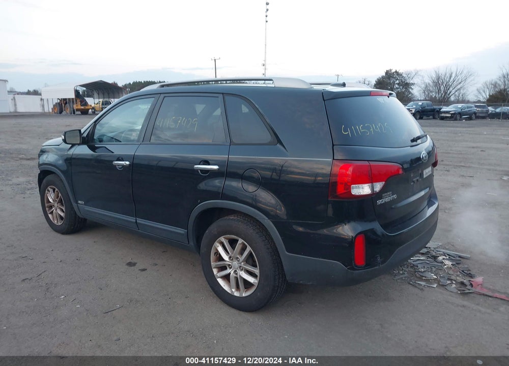 2015 KIA SORENTO LX V6 VIN: 5XYKTDA70FG640215