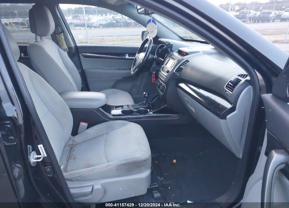 2015 KIA SORENTO LX V6 VIN: 5XYKTDA70FG640215