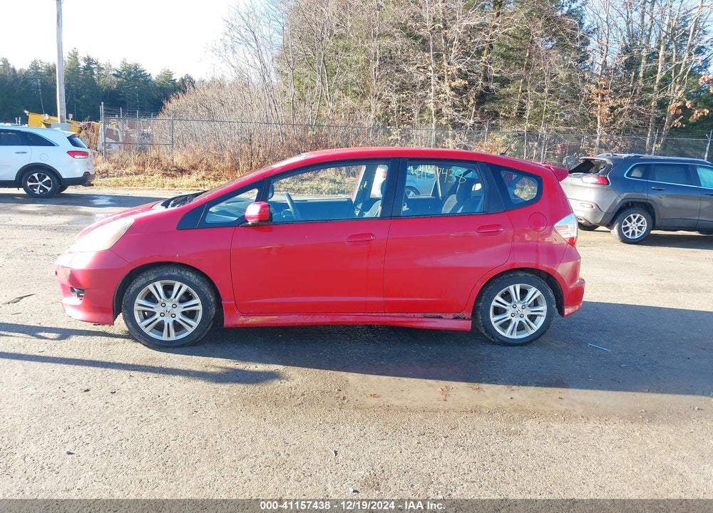 2011 HONDA FIT SPORT VIN: JHMGE8G54BC013561